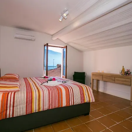 Apartament Sleeps 6 *
