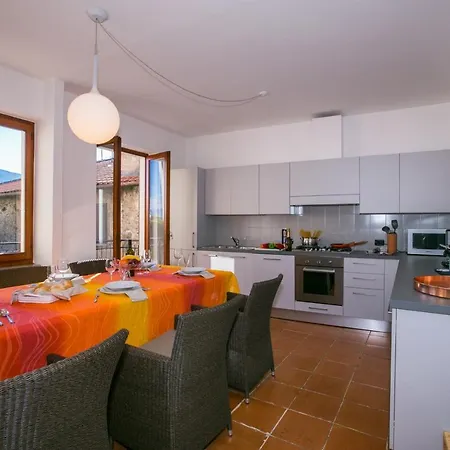 Sleeps 6 Apartament Musso